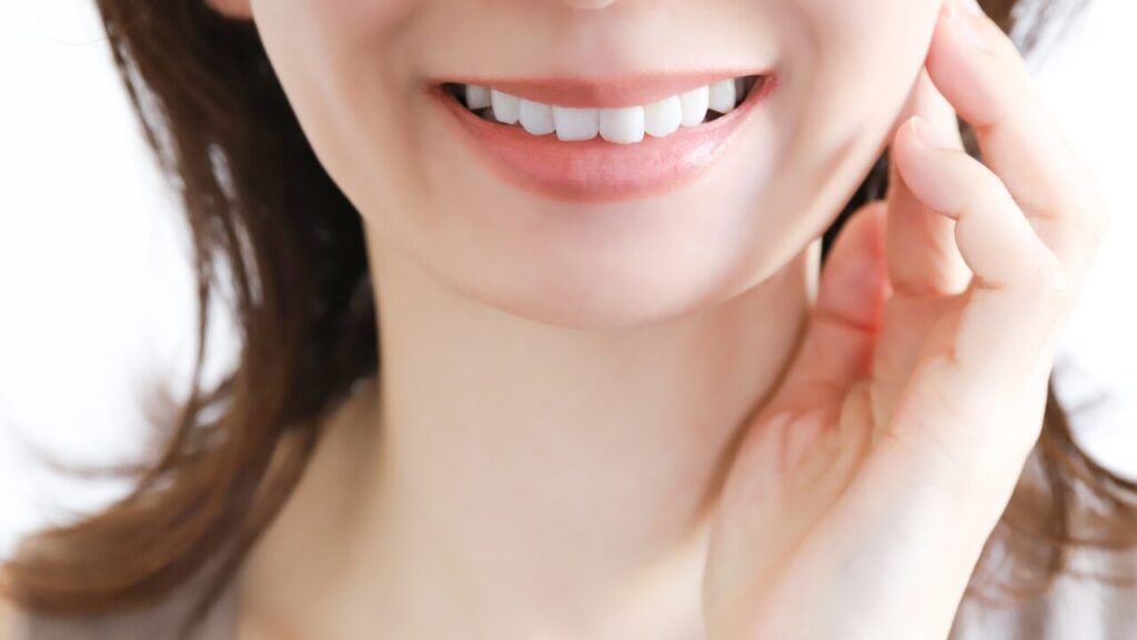 笑い方を変えたい人におすすめ！表情チェックと理想的な笑顔を作る方法